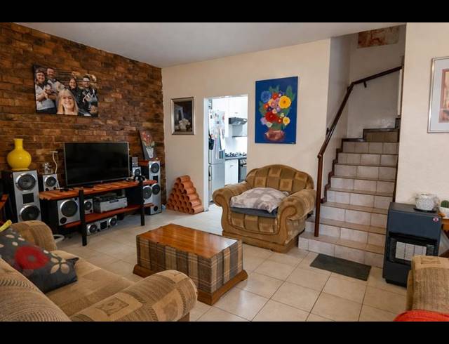 4 BEDROOM TOWNHOUSE FOR SALE IN MAGALIESKRUIN